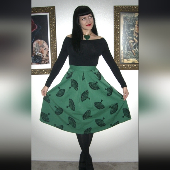 EUC Bettie Page by Tatyana Velvet Green Skirt, Size M - Picture 9 of 9